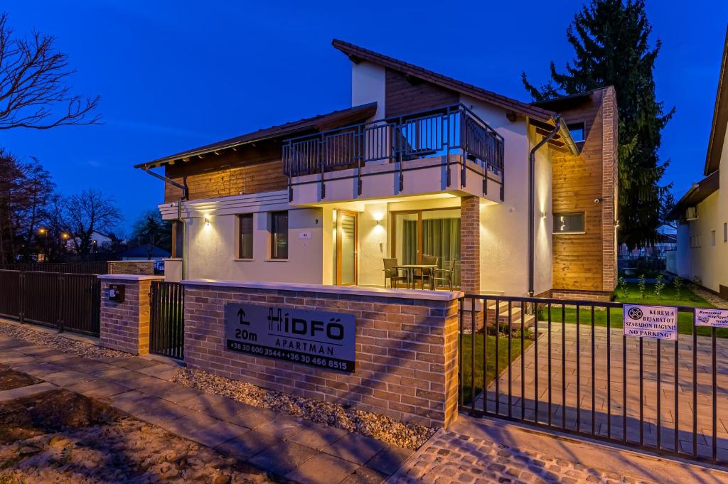 Budova, kde se aparthotel nachází