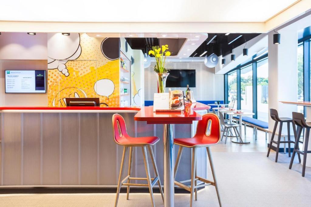 TV a/nebo společenská místnost v ubytování Ibis Styles Mulhouse Centre Gare