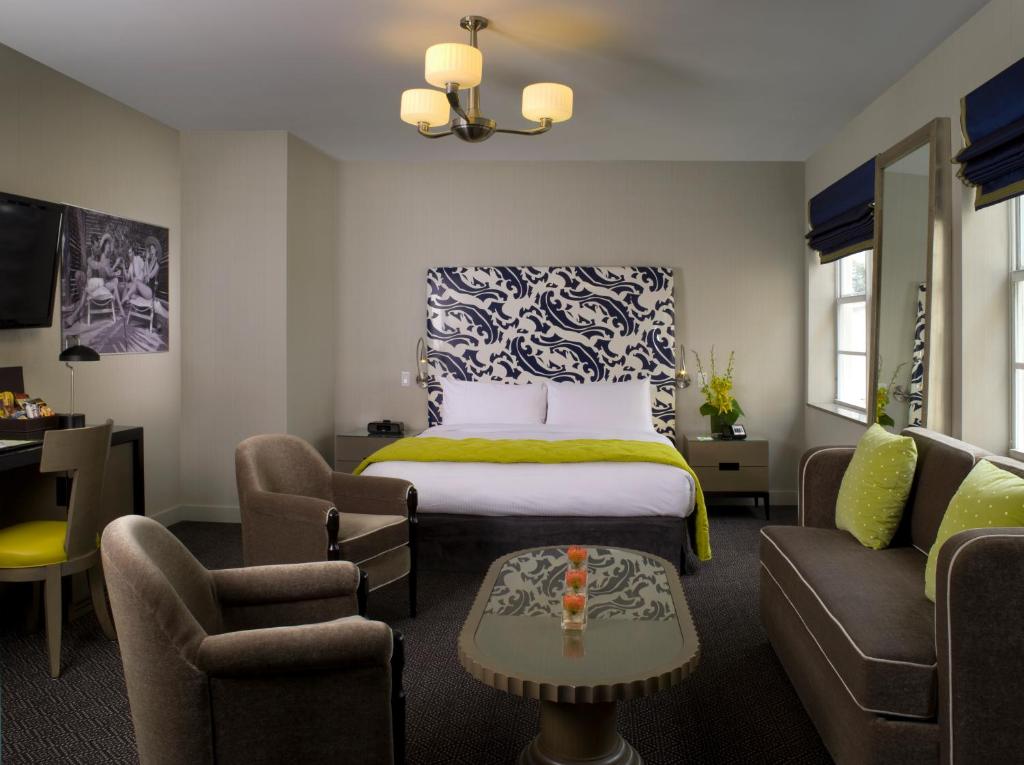 Hotel Breakwater South Beach - 初级套房一张国王床配沙发床