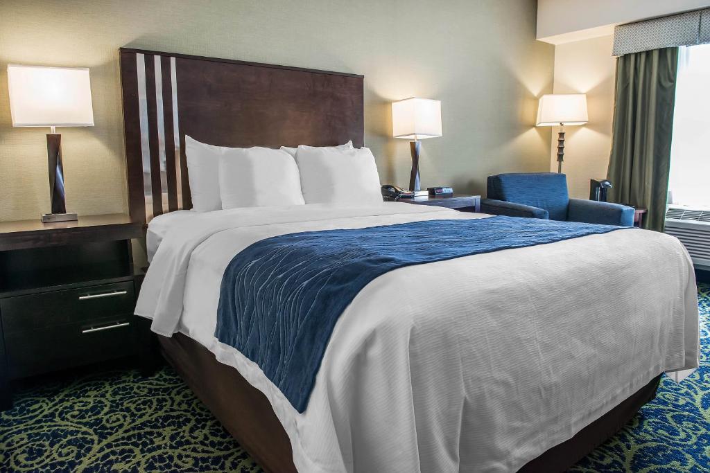 Comfort Inn & Suites Butler photo