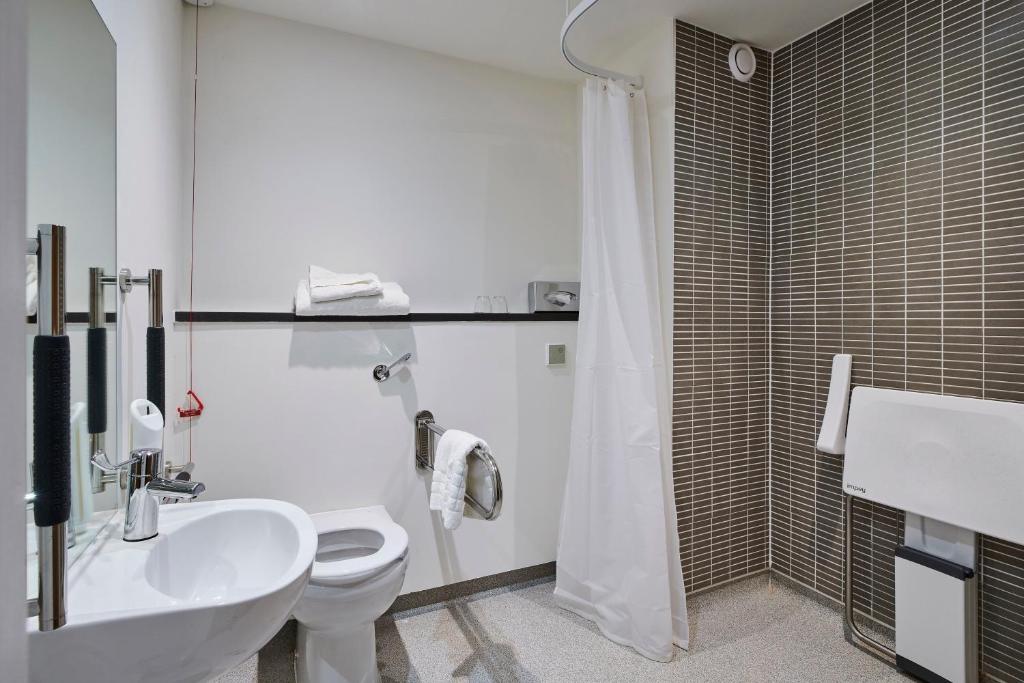Holiday Inn Rugby-Northampton M1 Jct18, an IHG Hotel - Habitación Doble Estándar: Acceso A Discapacidad