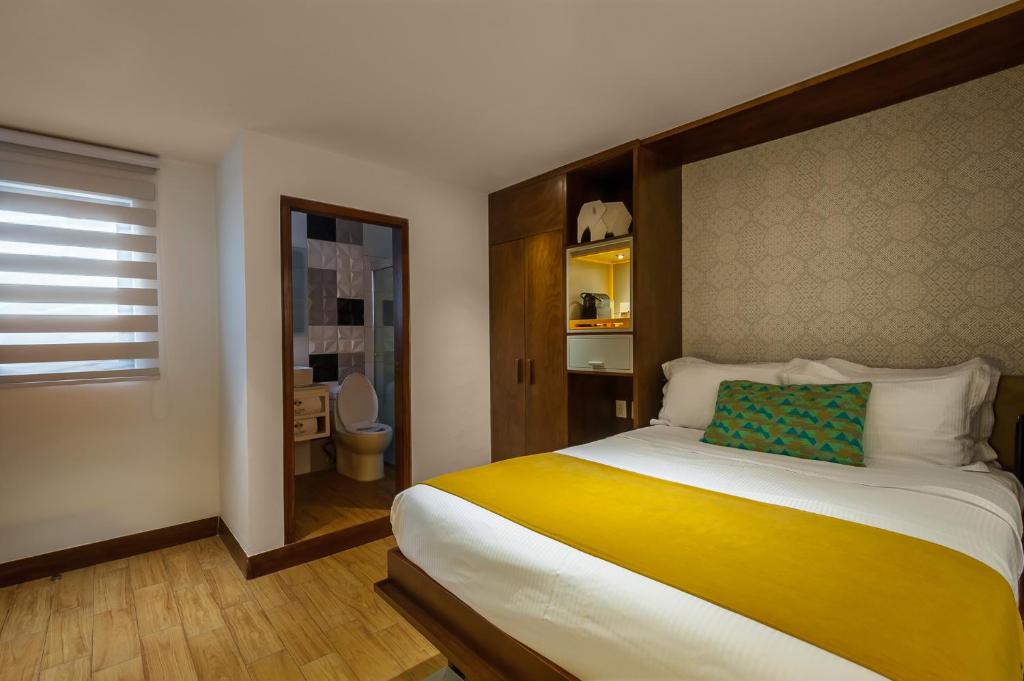 Postel nebo postele na pokoji v ubytování FCH Hotel Expo Adults only