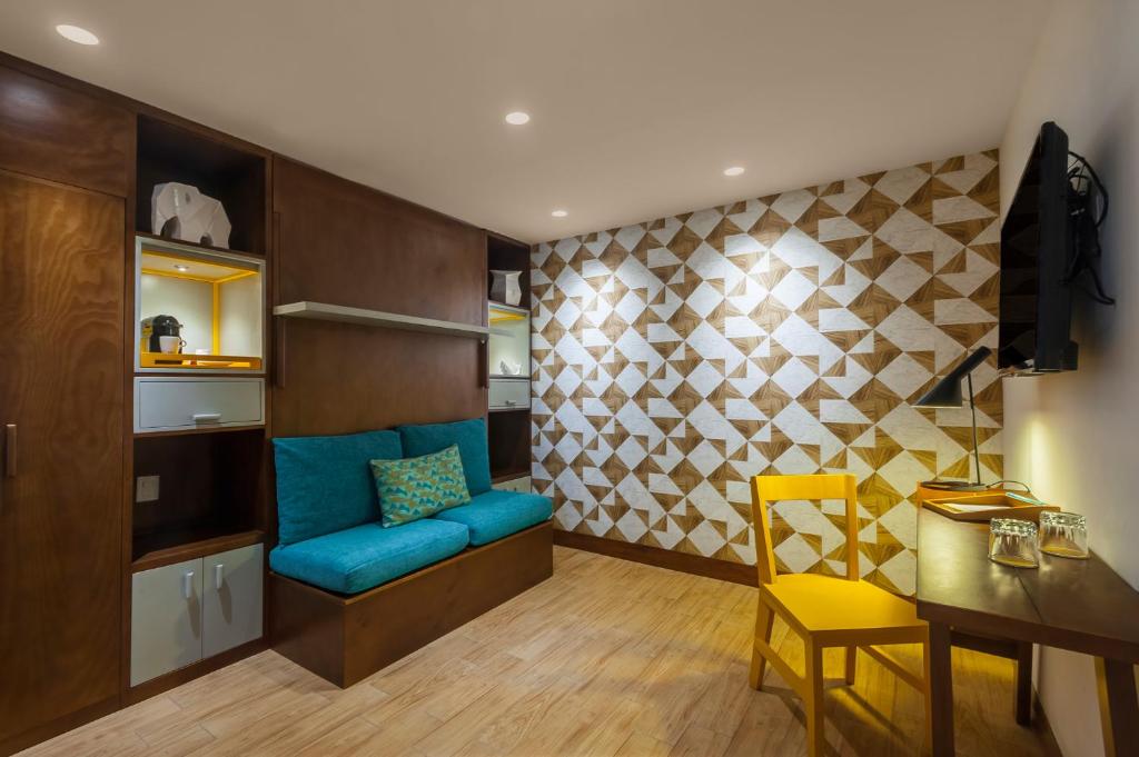 TV a/nebo společenská místnost v ubytování FCH Hotel Expo Adults only
