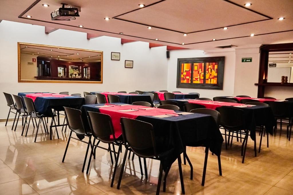 Restaurace v ubytování Hotel Virrey Central