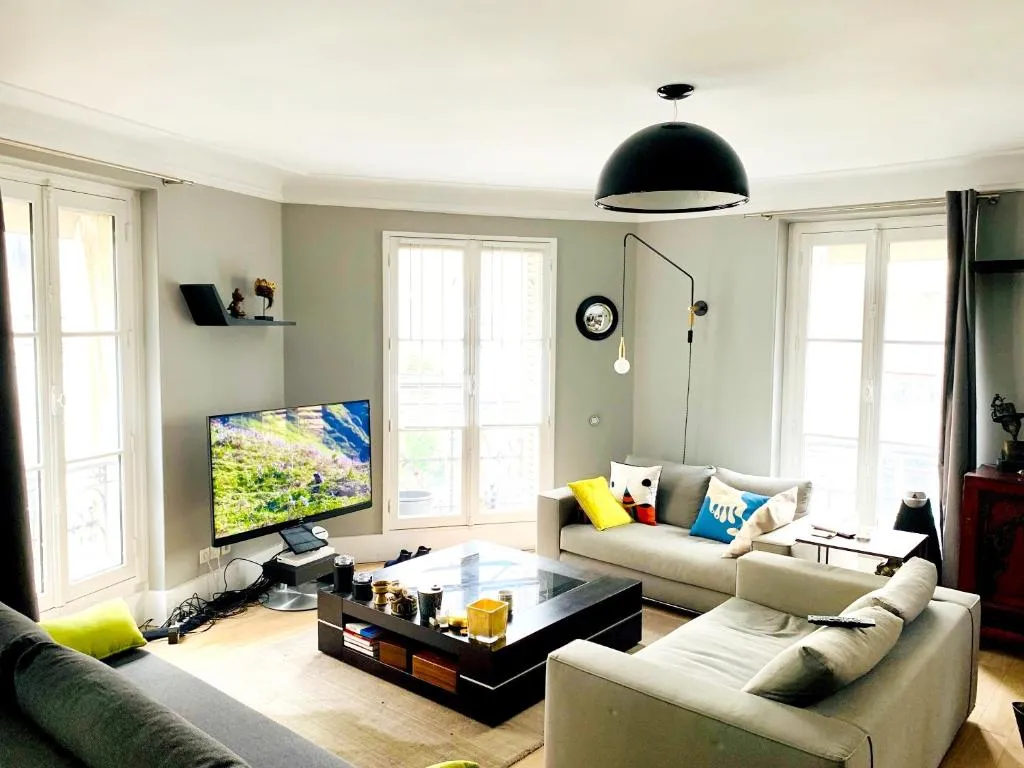 Apartment with 2 bedrooms in Paris with balcony and WiFi, Paris, France