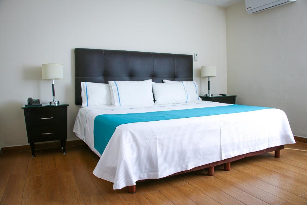 Country Hotel & Suites - Room King Estándar