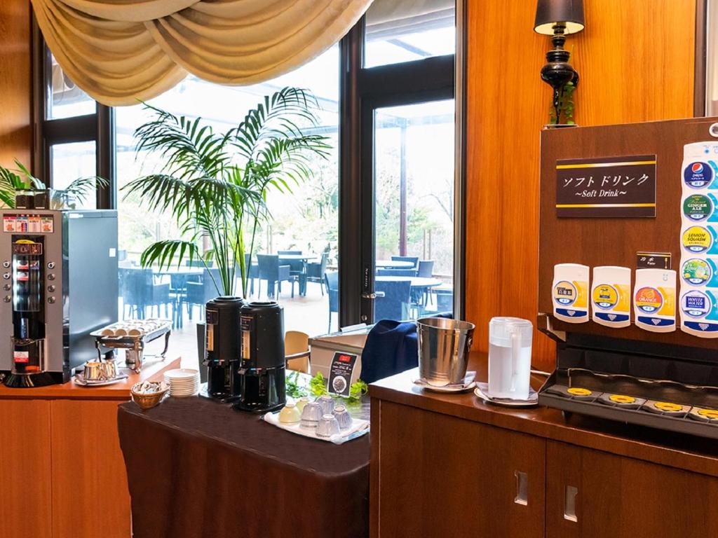 Příslušenství pro přípravu čaje a kávy v ubytování Okayama International Hotel