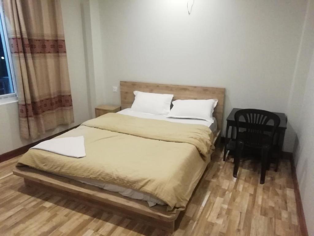 Postel nebo postele na pokoji v ubytování Manaslu Homestay