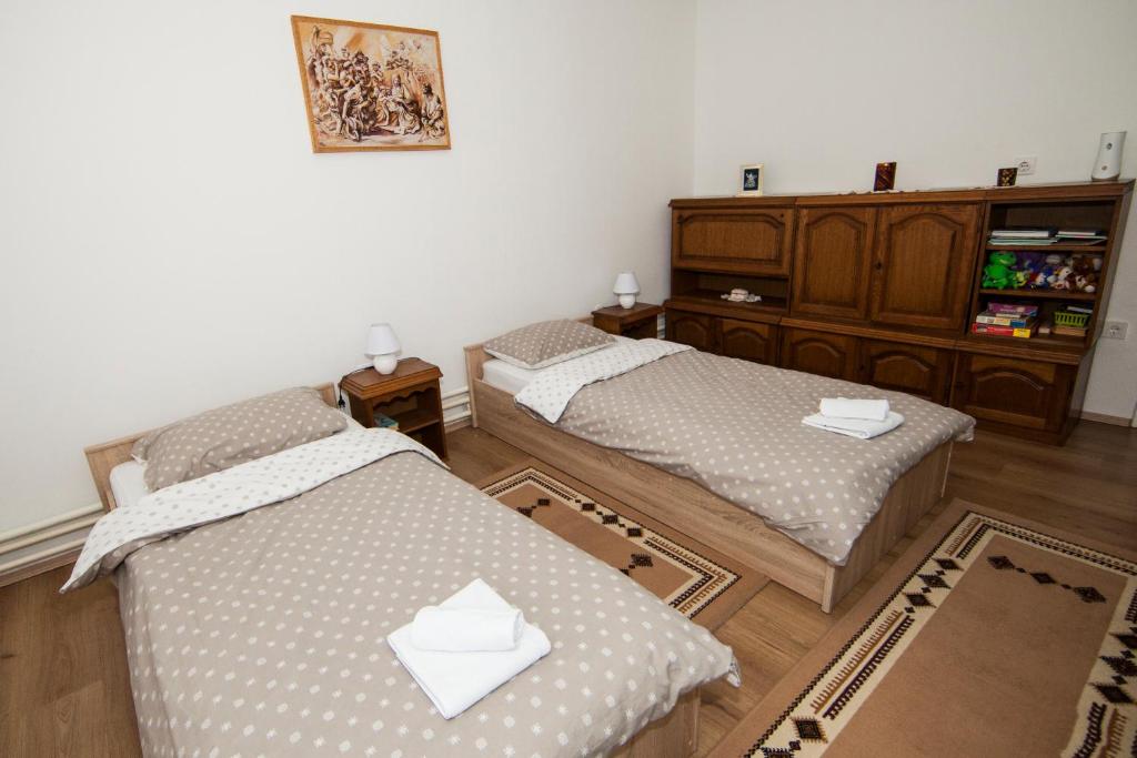 Llit o llits en una habitaci&oacute; de Apartman Ku&#x107;a 150
