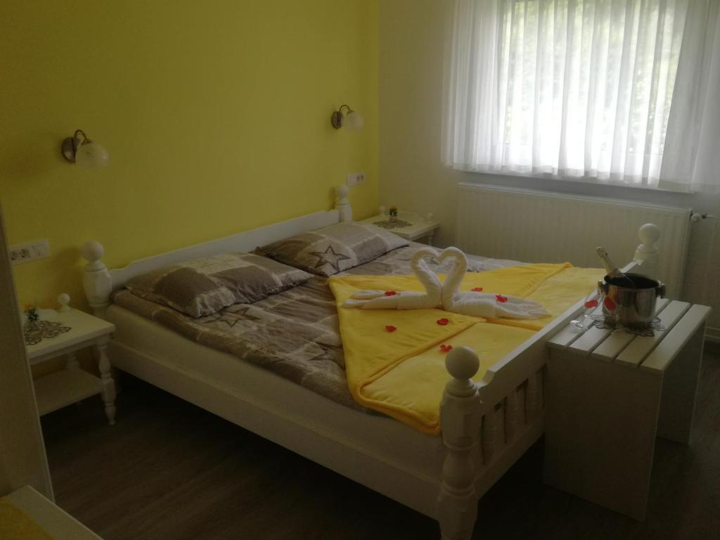 Postel nebo postele na pokoji v ubytování Gostišče Trobej