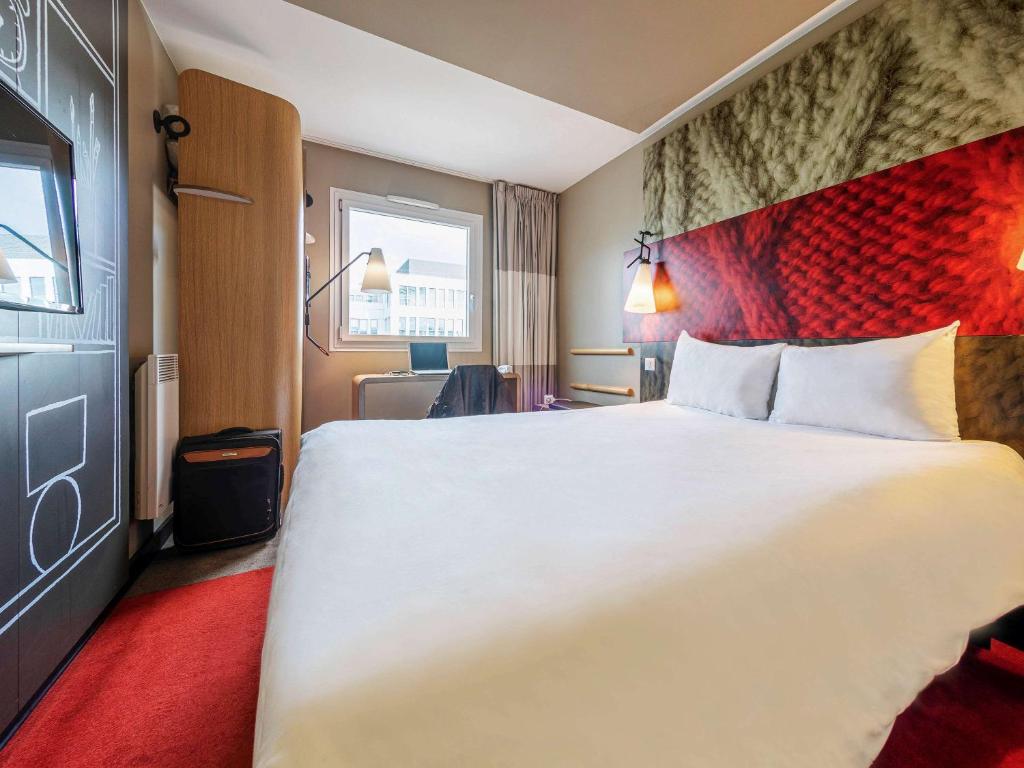 Postel nebo postele na pokoji v ubytování ibis Nanterre La Défense