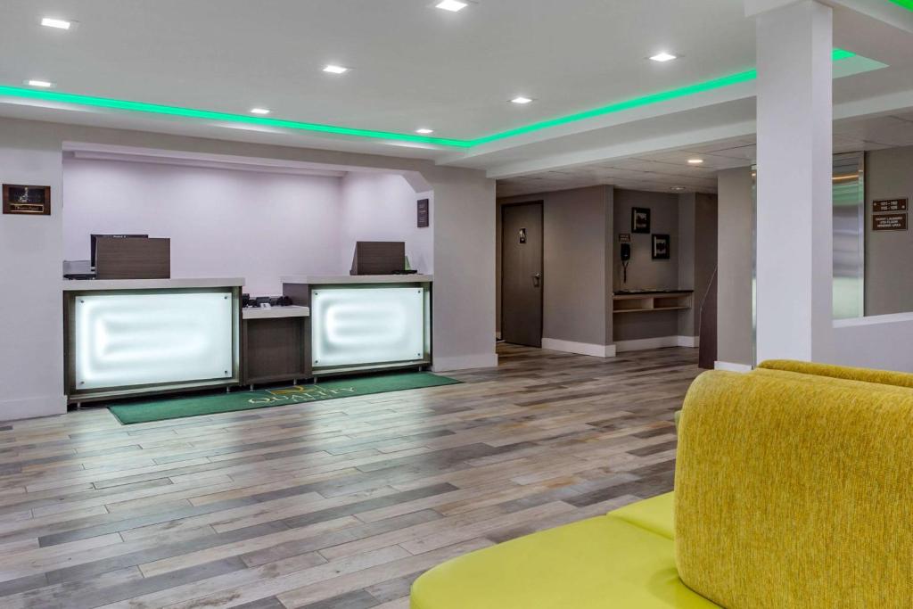 a lobby with a waiting room with a yellow couch at Quality Inn Murfreesboro-University Area in Murfreesboro