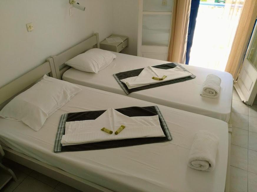 Una cama o camas en una habitación de Studios Iris