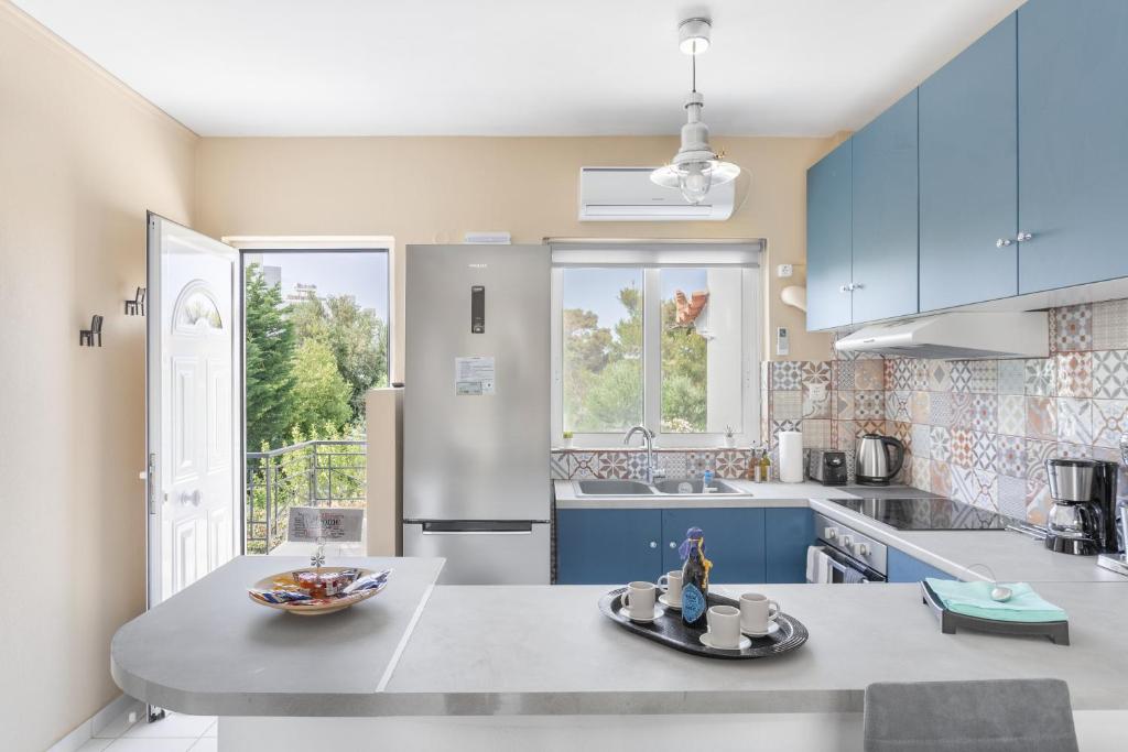 Kuchnia lub aneks kuchenny w obiekcie Sounio Golden View Villas