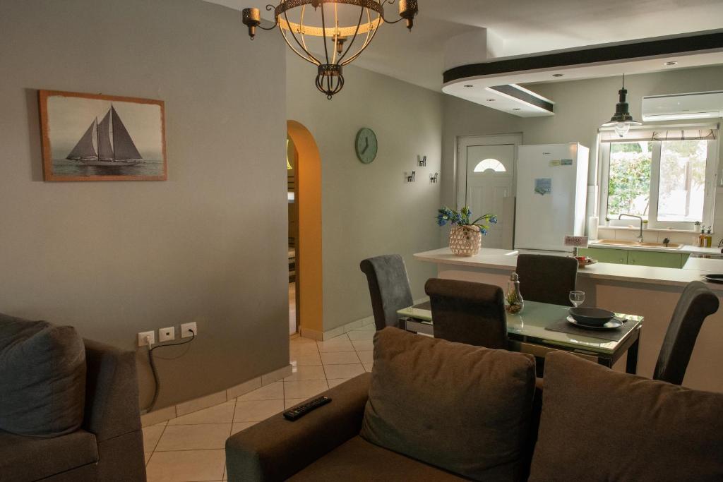 Część wypoczynkowa w obiekcie Sounio Golden View Villas