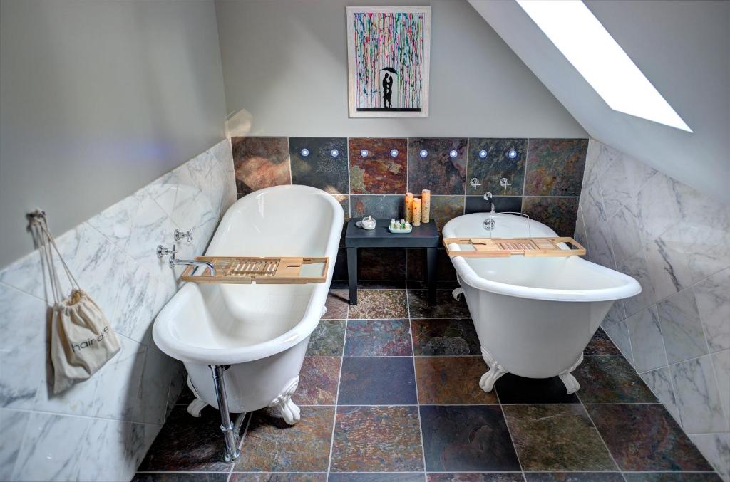 The Woodstocker B&B - Deluxe King Room