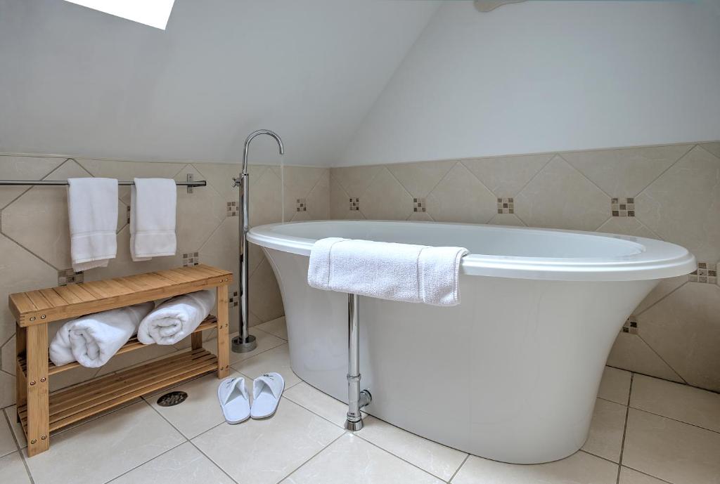 The Woodstocker B&B - Suite With Spa Bath