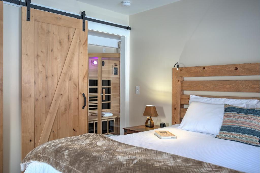 The Woodstocker B&B - Deluxe King Suite