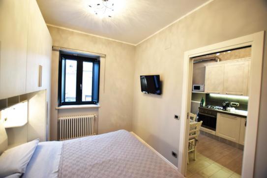 a bedroom with a bed and a kitchen with a sink at ...écche se dòrme in Castelvecchio Subequo