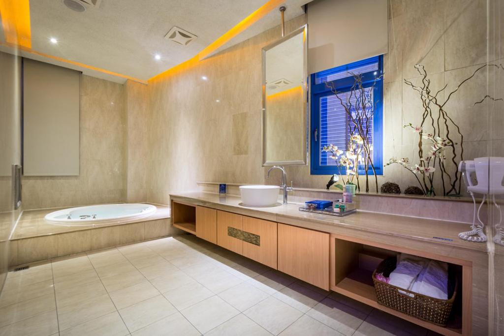 Koupelna v ubytování Blue Coast Spa Motel