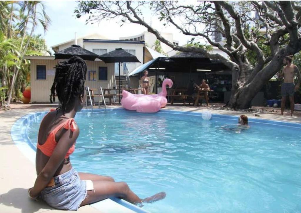 The swimming pool at or close to Darwin Hostel