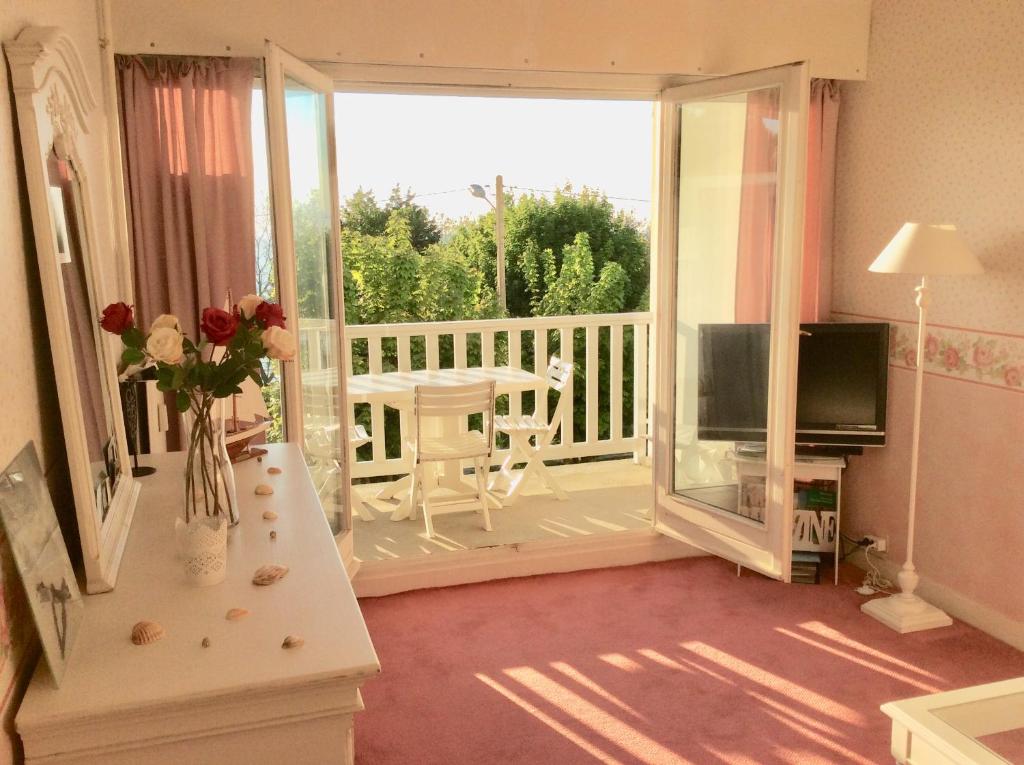 Μπαλκόνι ή βεράντα στο Coté Plage - Magnifique Appartement de charme à Trouville sur Mer - Linge - Lit fait - Parking - WIFI - Classé par l'office du tourisme