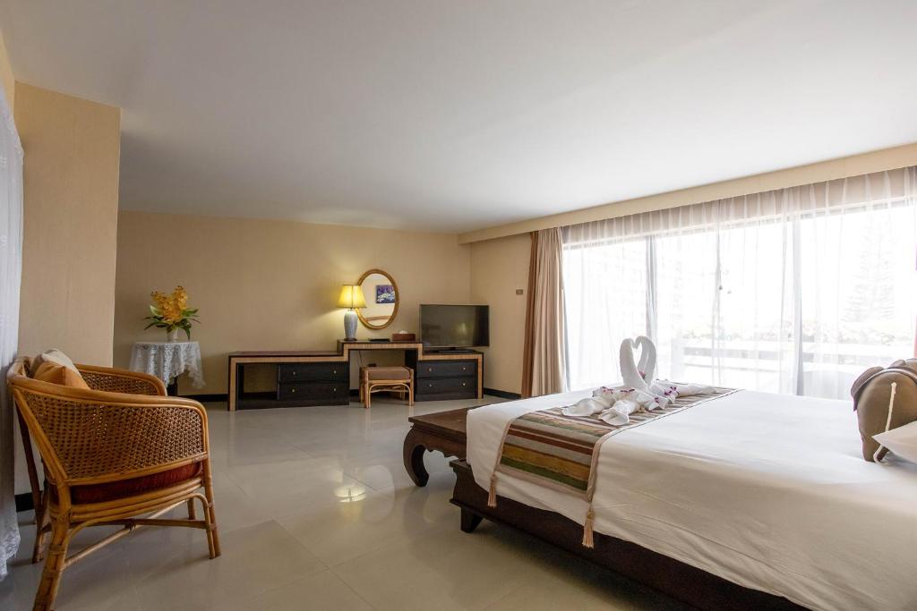 Postel nebo postele na pokoji v ubytování Methavalai Hotel
