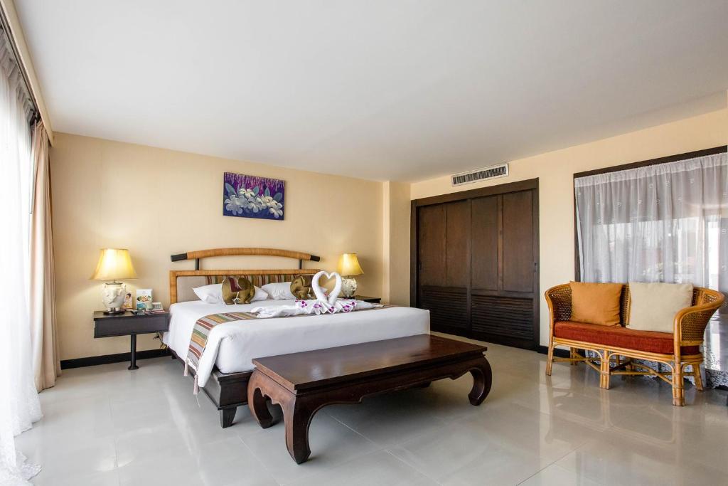 Postel nebo postele na pokoji v ubytování Methavalai Hotel