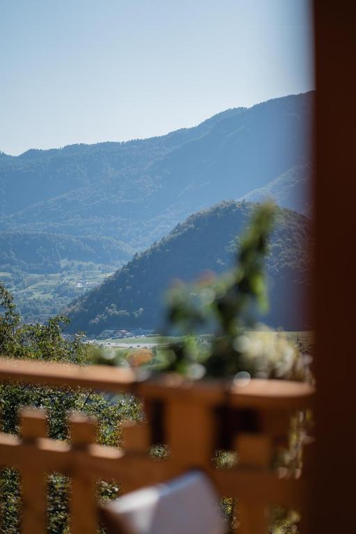 Nespecifikovaný výhled na hory nebo výhled na hory při pohledu z luxury tent