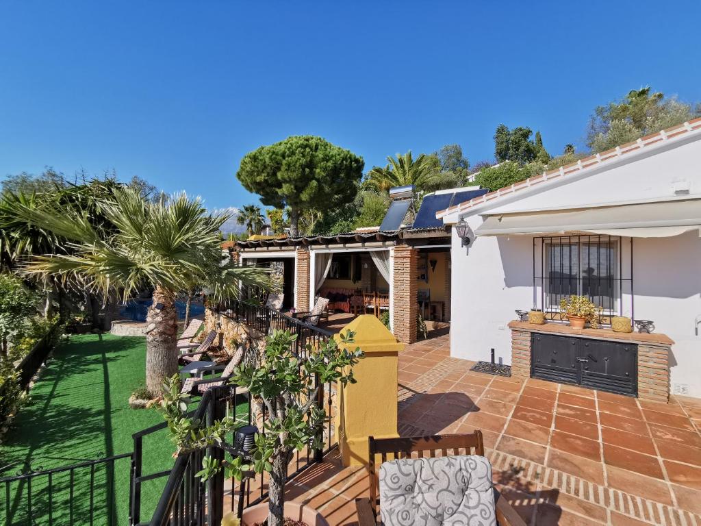 Casa Madre Tierra con jacuzzi piscina zona de barbacoa y ...