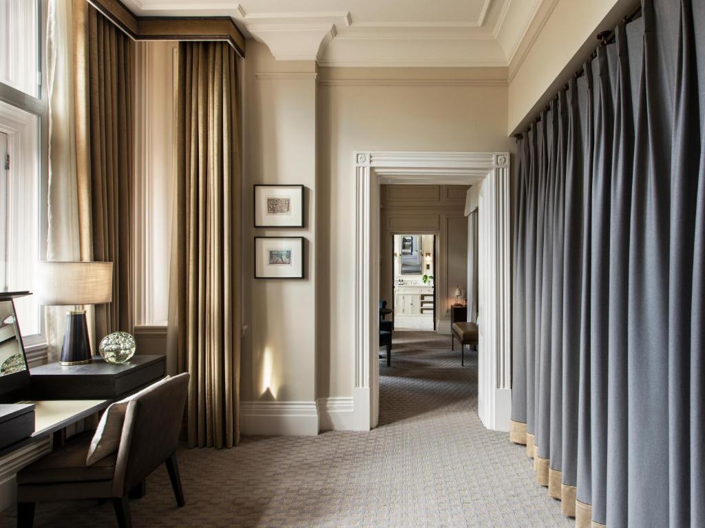 Posezení v ubytování Kimpton Fitzroy London by IHG