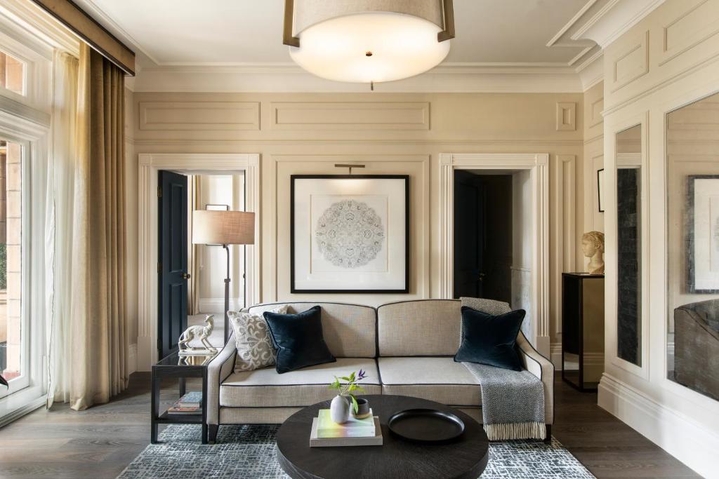 Posezení v ubytování Kimpton Fitzroy London by IHG