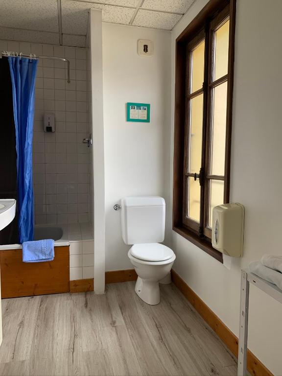 Koupelna v ubytování Hotel des Lacs