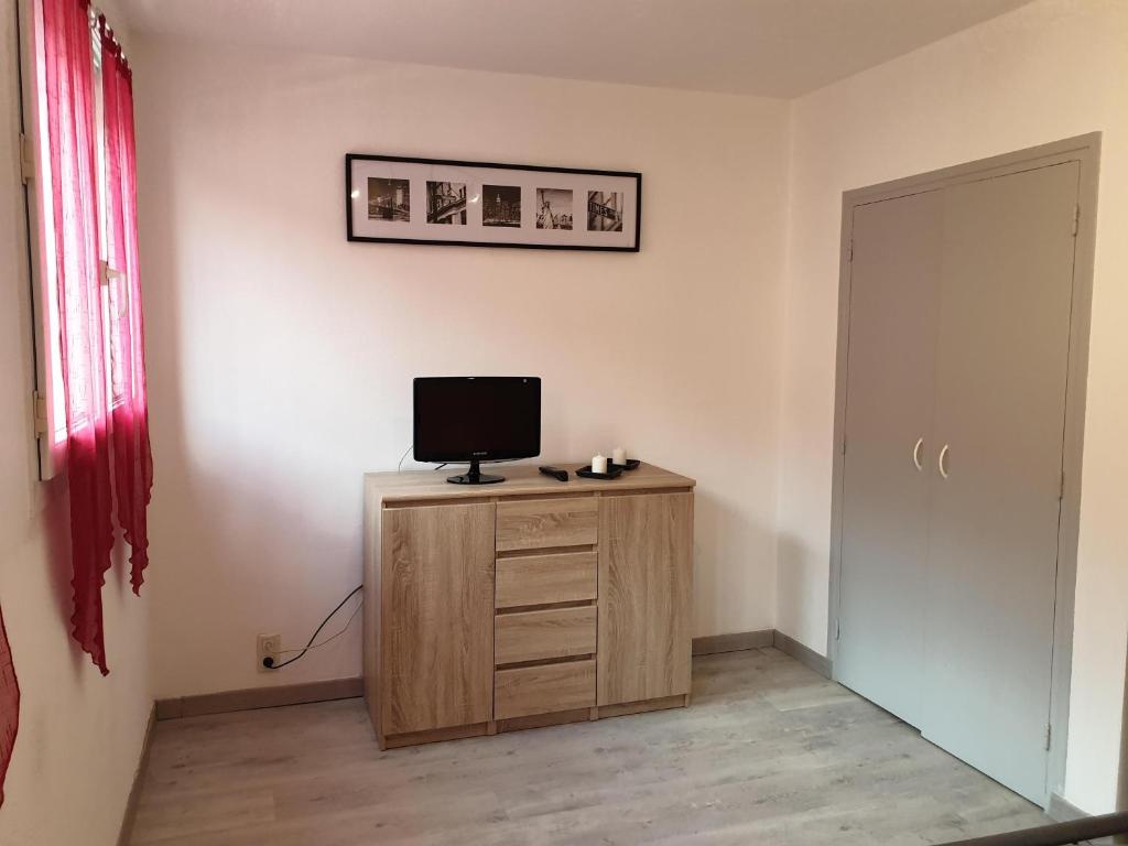 TV a/nebo spole&#x10D;ensk&aacute; m&iacute;stnost v ubytov&aacute;n&iacute; T1 Bis centre villeTarbes (logement entier)