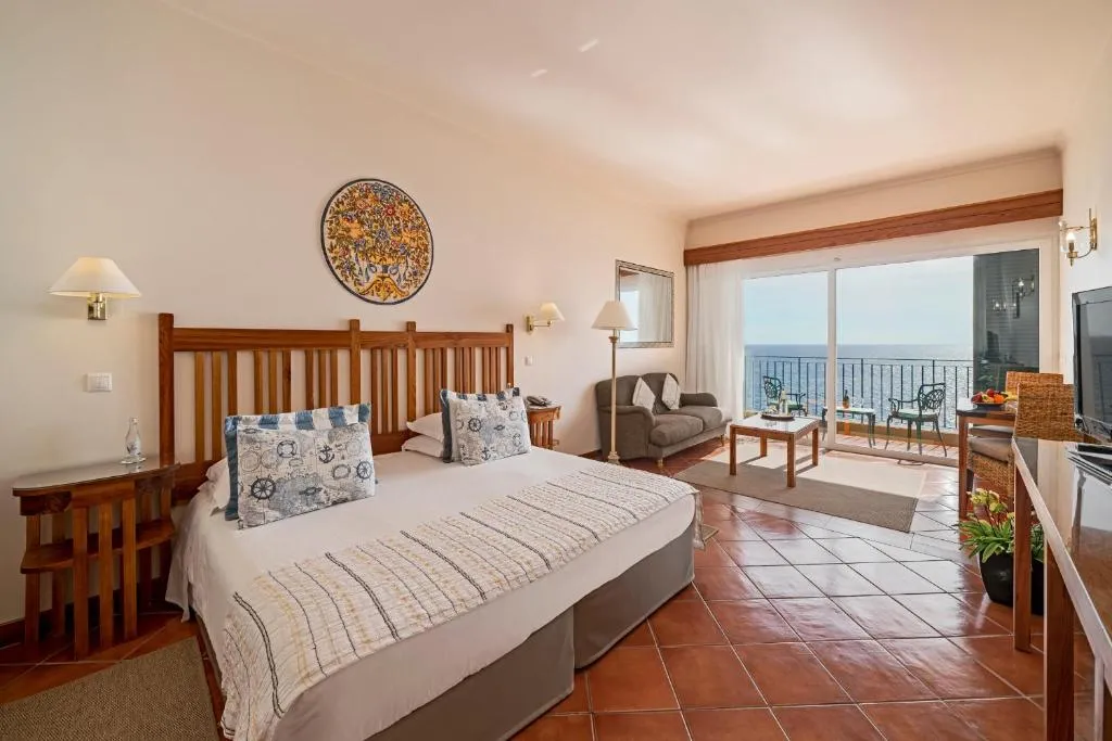 Junior Suite with Sea View and Balcony