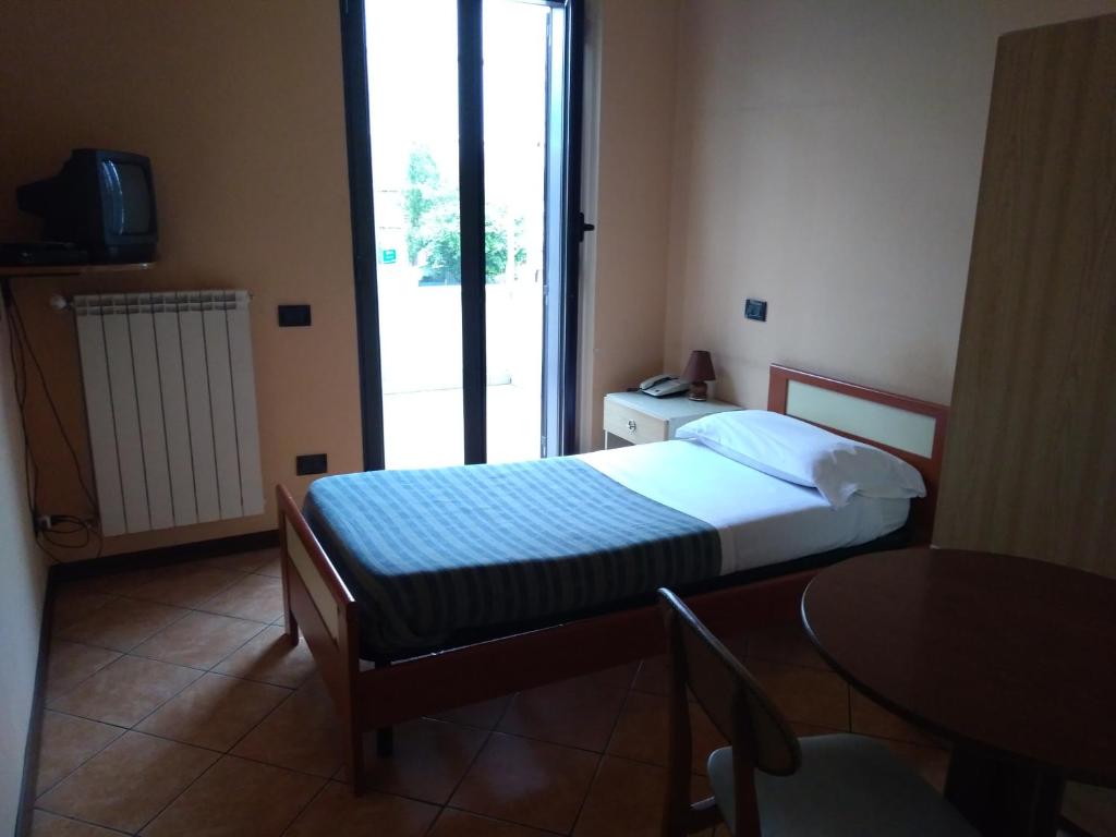 Postel nebo postele na pokoji v ubytování Hotel Sassacci