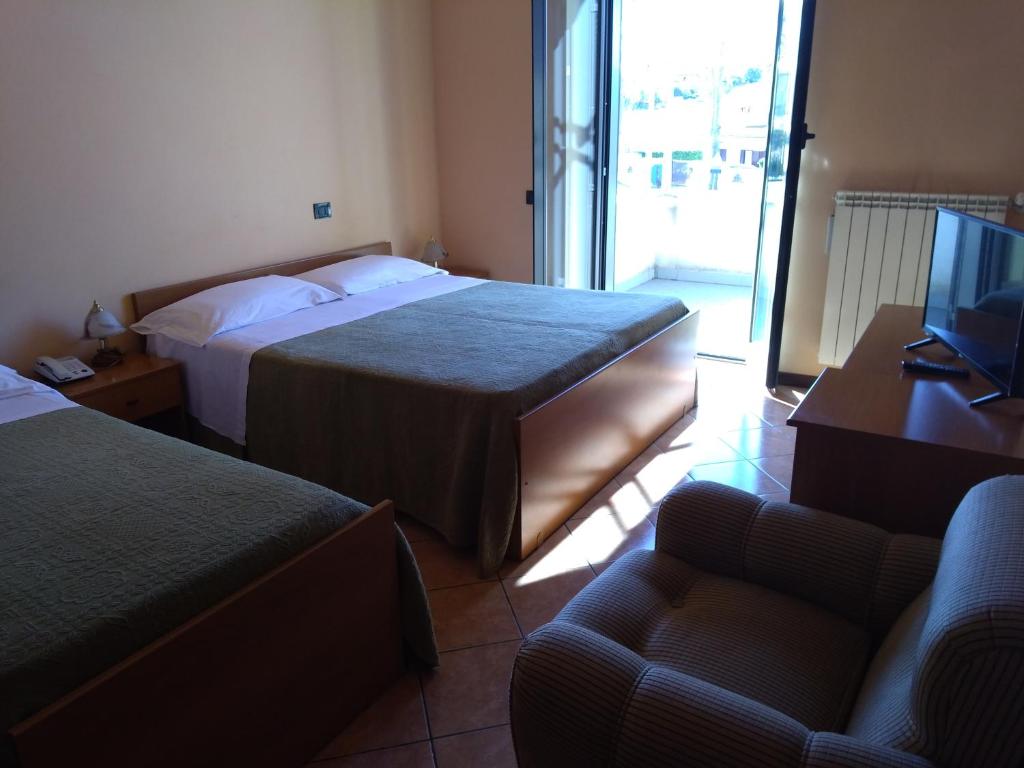 Postel nebo postele na pokoji v ubytování Hotel Sassacci