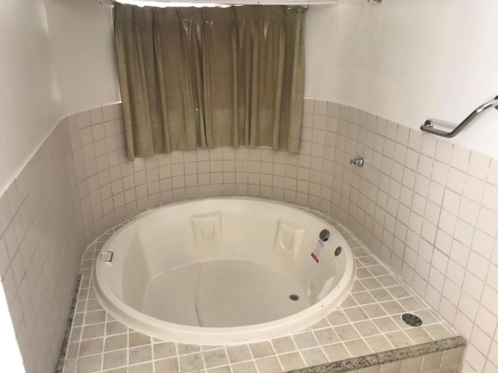  Hot Springs com BANHEIRA HIDROMASSAGEM NA SUITE