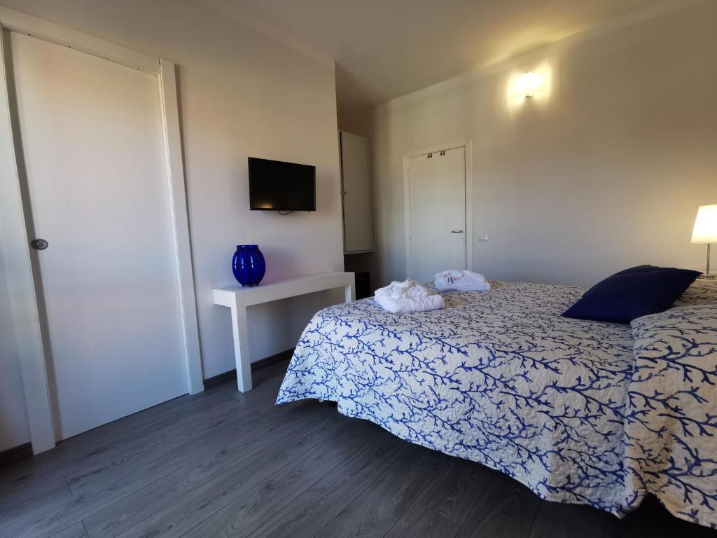 A bed or beds in a room at Samarò - Bed & Breakfast