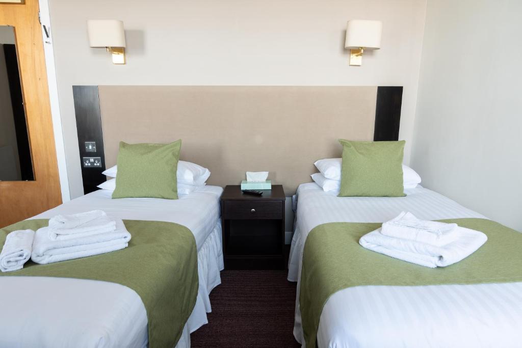 Postel nebo postele na pokoji v ubytování Kings Arms Hotel - A Bespoke Hotel