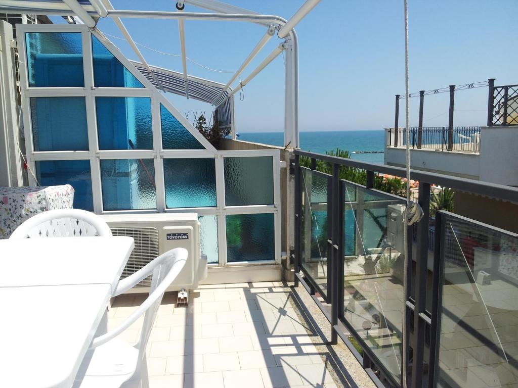a balcony with a view of the ocean at Monolocale Rosburgo 2 in Roseto degli Abruzzi