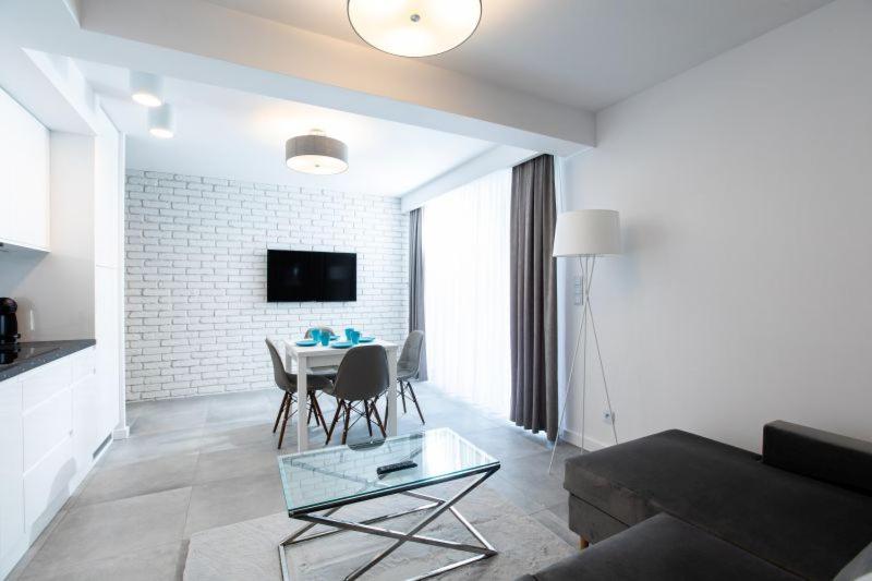 TV a/nebo společenská místnost v ubytování Resort Apartamenty Klifowa Rewal 30