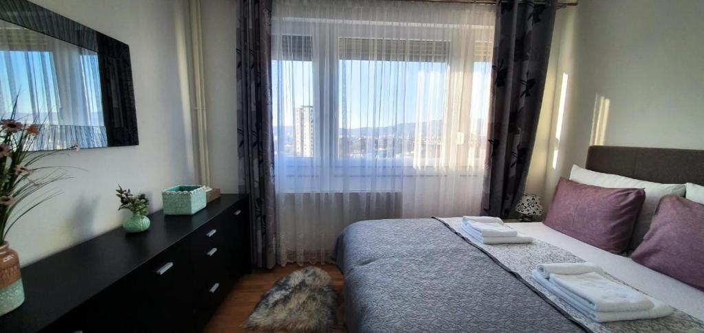 Łóżko lub łóżka w pokoju w obiekcie Apartment Mia -V