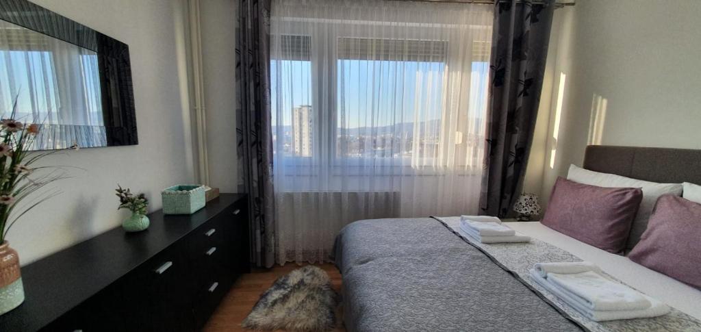 Łóżko lub łóżka w pokoju w obiekcie Apartment Mia -V
