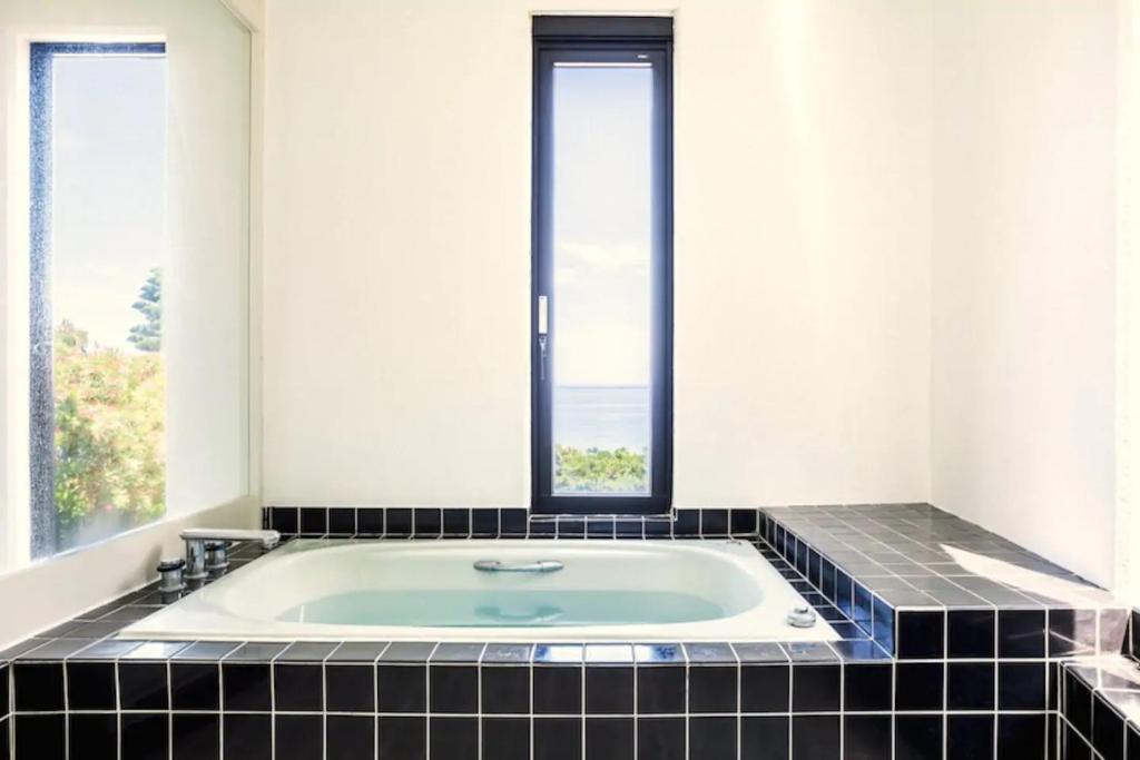 オーシャンビューの貸別荘 八丈島180 Hachijyojima 180 A Fine And Private Villa For You 八丈町 Booking Com