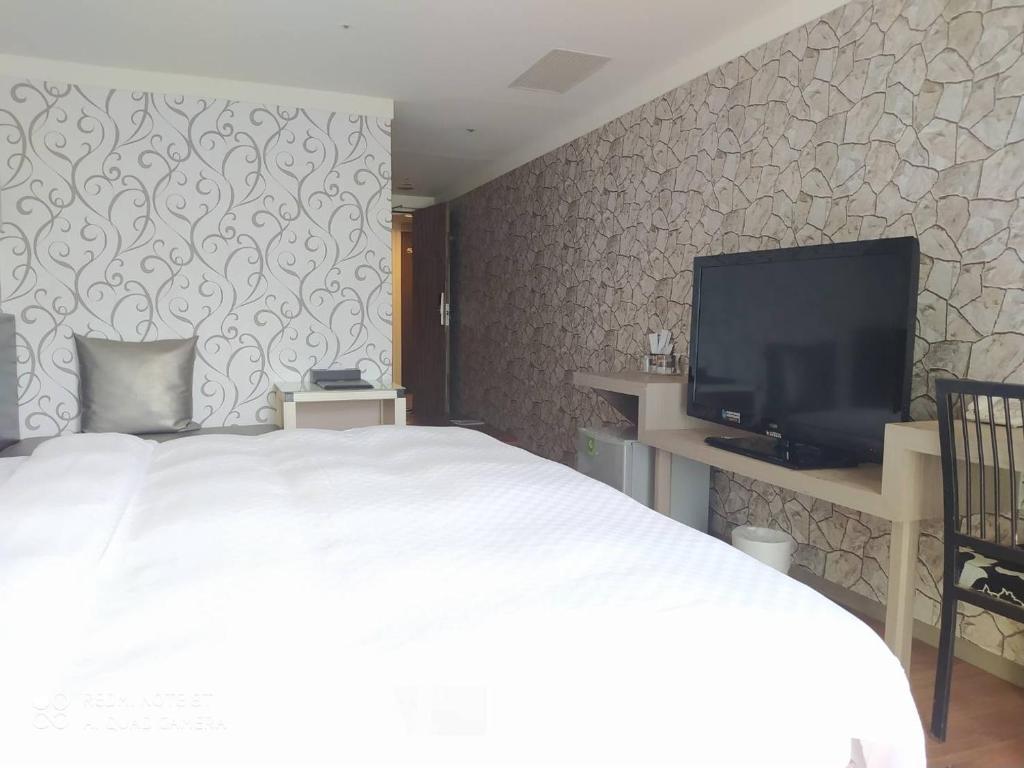 TV a/nebo společenská místnost v ubytování HengChang Business Hotel