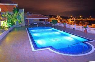 The swimming pool at or close to Apartamentos Callaomar
