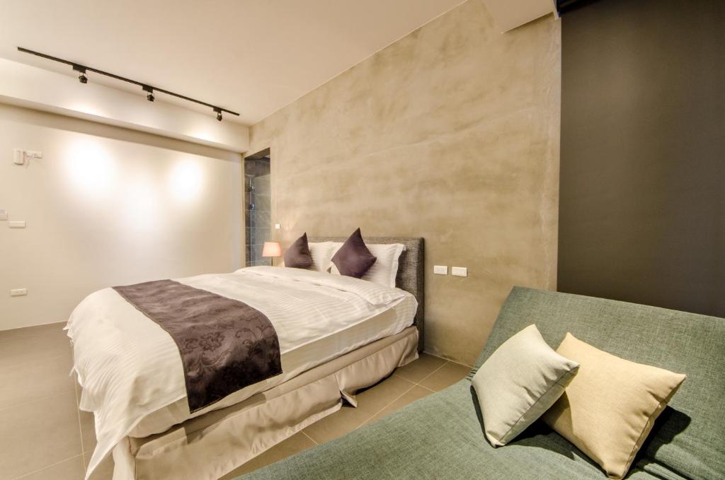 Postel nebo postele na pokoji v ubytování 礁溪320山館 Jiaoxi Shanguan B&B