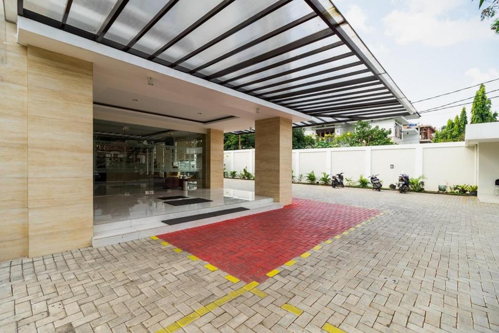 Fotografie z fotogalerie ubytování RedDoorz Plus near Lippo Mall Kemang 2 v destinaci Jakarta
