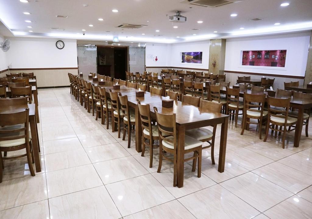 Restaurace v ubytování Jeju Parkside Tourist Hotel
